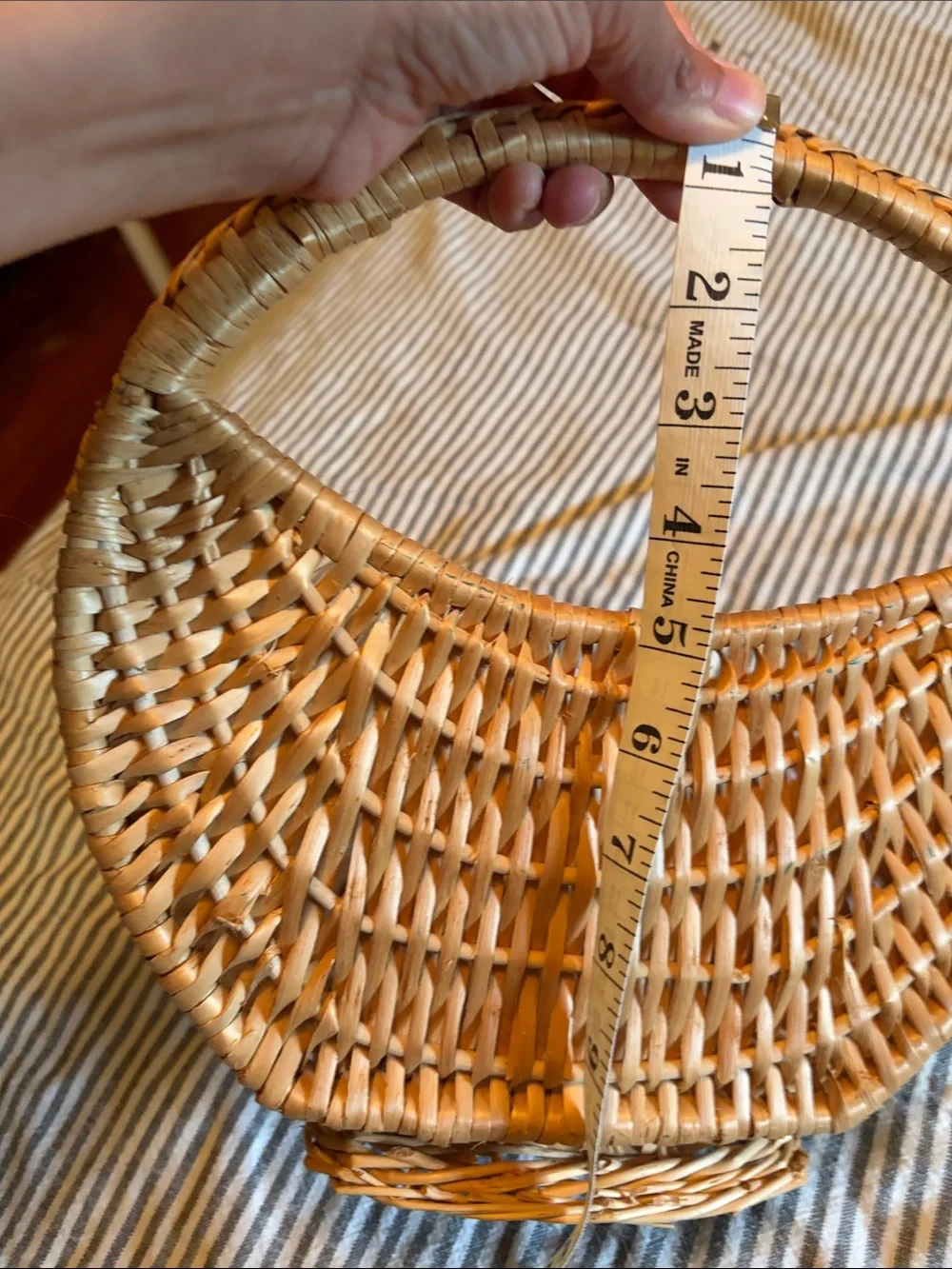 Woven Round Handle Women’s Basket Bag in Natural Tan
